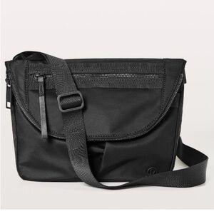 Lululemon Black Crossbody Bag (5L)